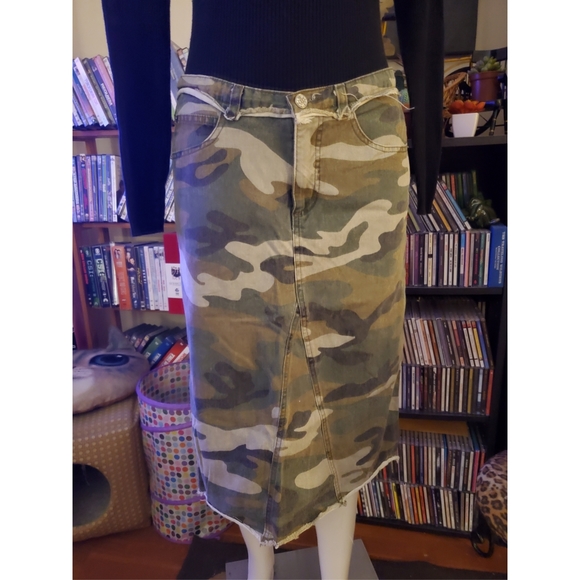 Tag Rag Dresses & Skirts - Vintage Tag Rag Camo/Army Print Skirt